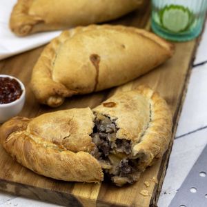 Large traditional steak pasties by post from Rowe’s Cornish Bakers