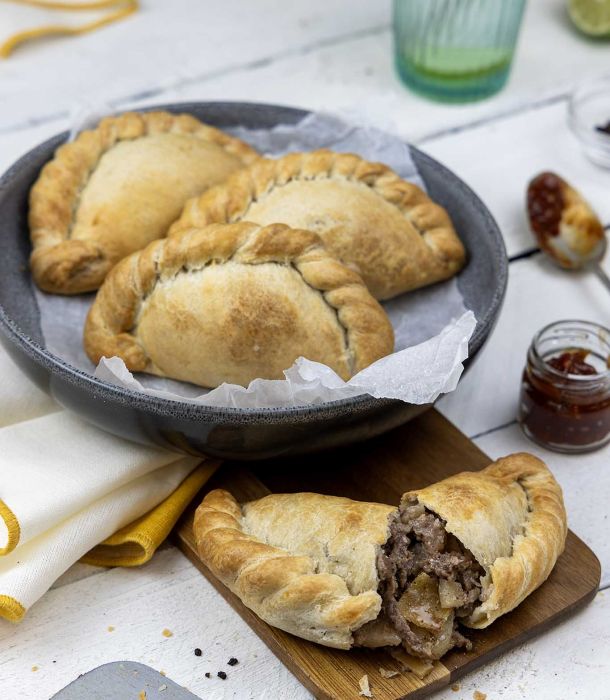 Rowe’s Cornish Bakers wholesale pasties and pastries supplied to retailers and cafés